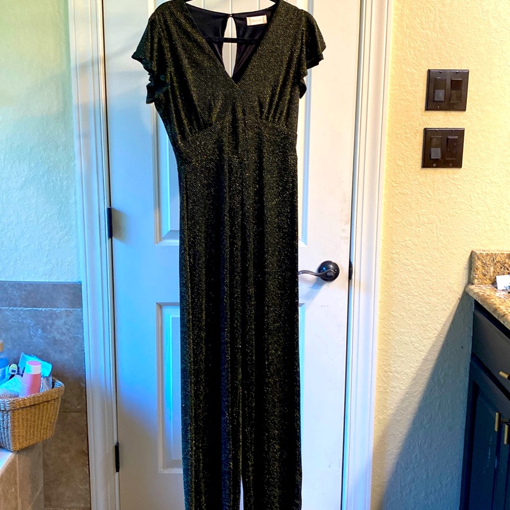 Woman’s altar’s State pant suit. Size med